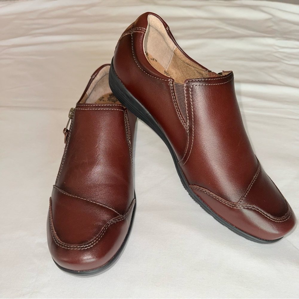 Taos Character Comfort Shoes in Whiskey Brown Leather Size 9.5 Slip On Casual - Picture 2 of 7